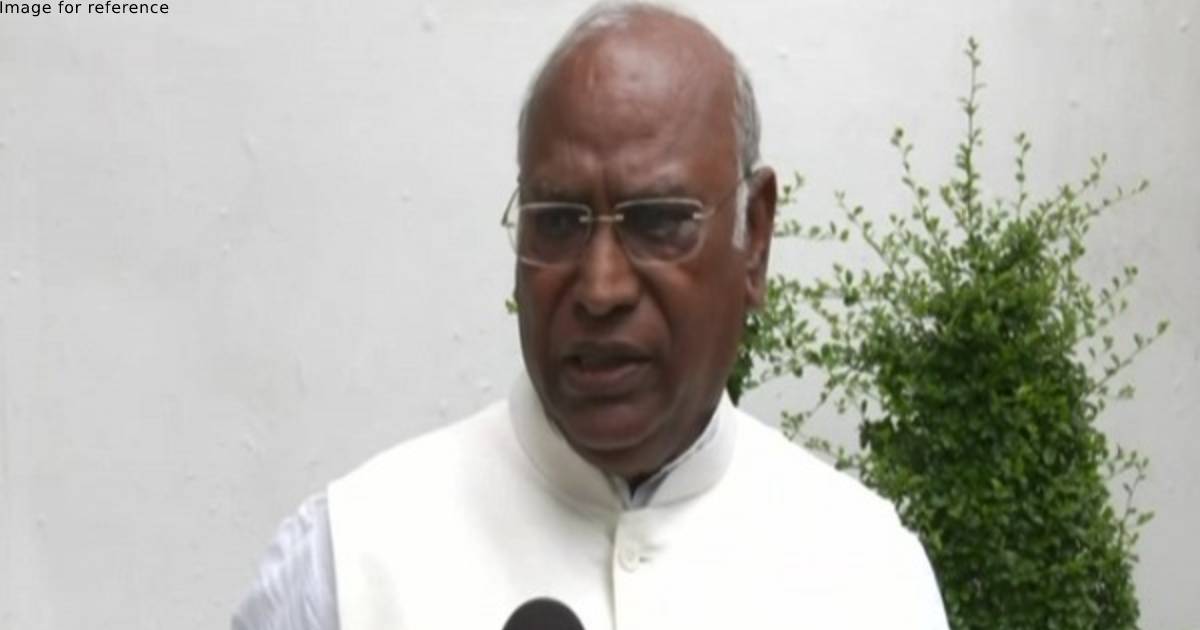 Mallikarjun Kharge supports Sanjay Raut, says govt trying to suppress Opposition